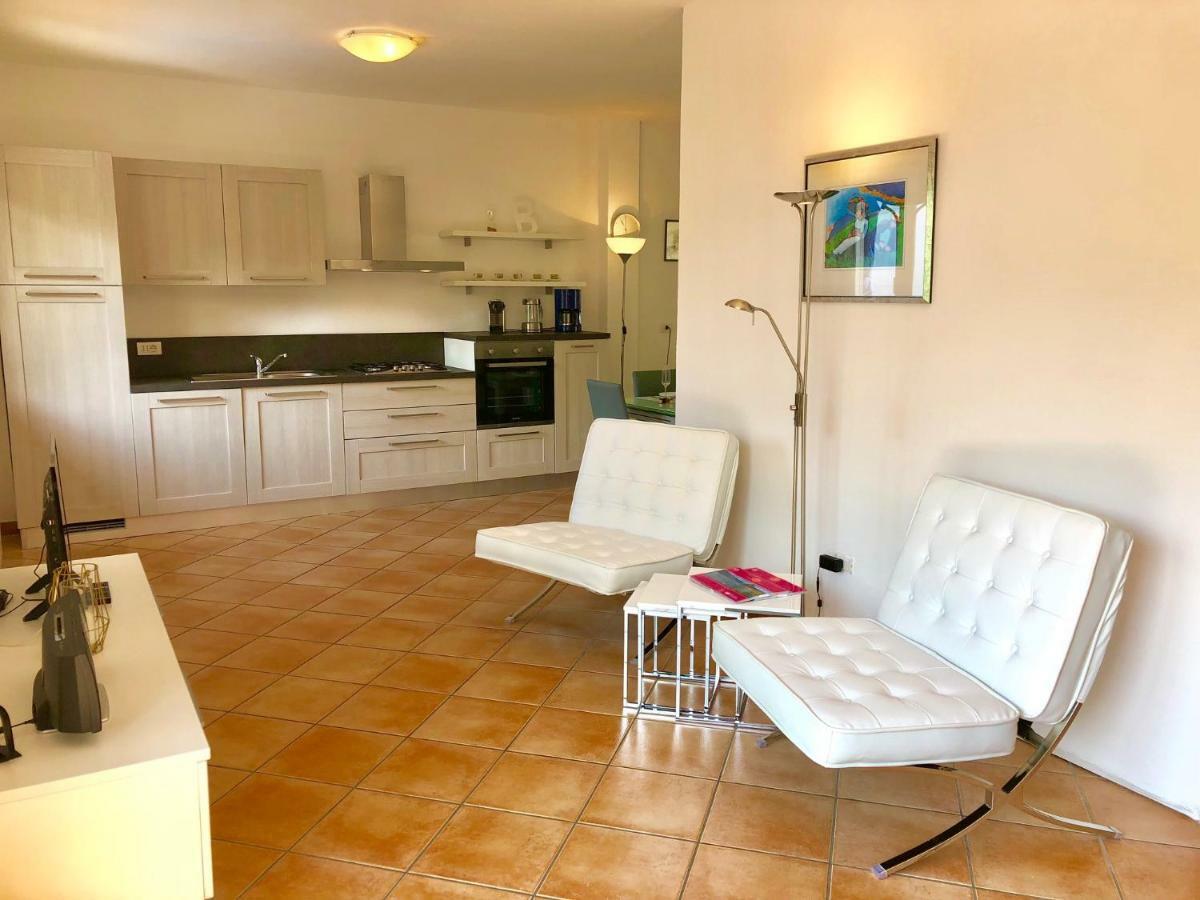 Residenza Ai Ronchi 1 2 6 Aparthotel Maccagno Exteriör bild